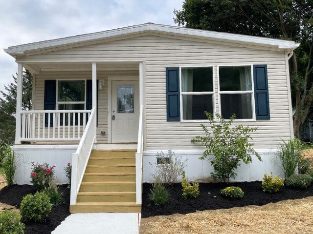 Manufactured home in Breinigsville, PA 18031