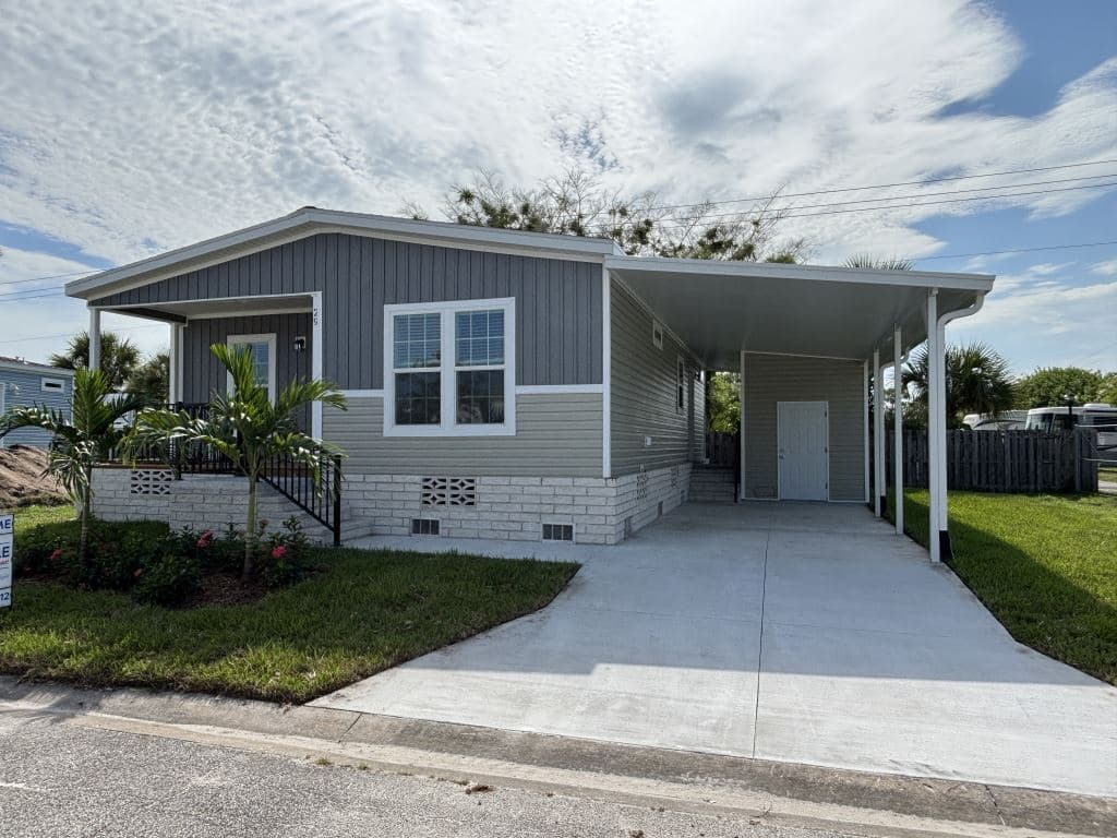 Manufactured home in Vero Beach, FL 32966