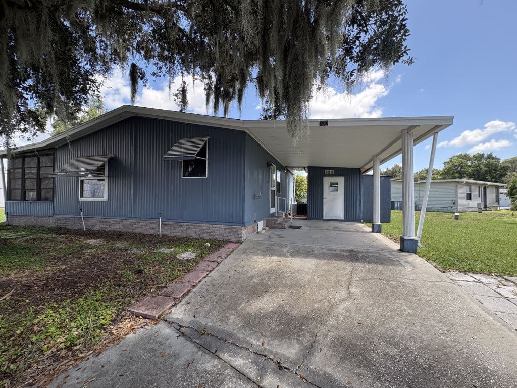 Manufactured home in Plant City, FL 33565