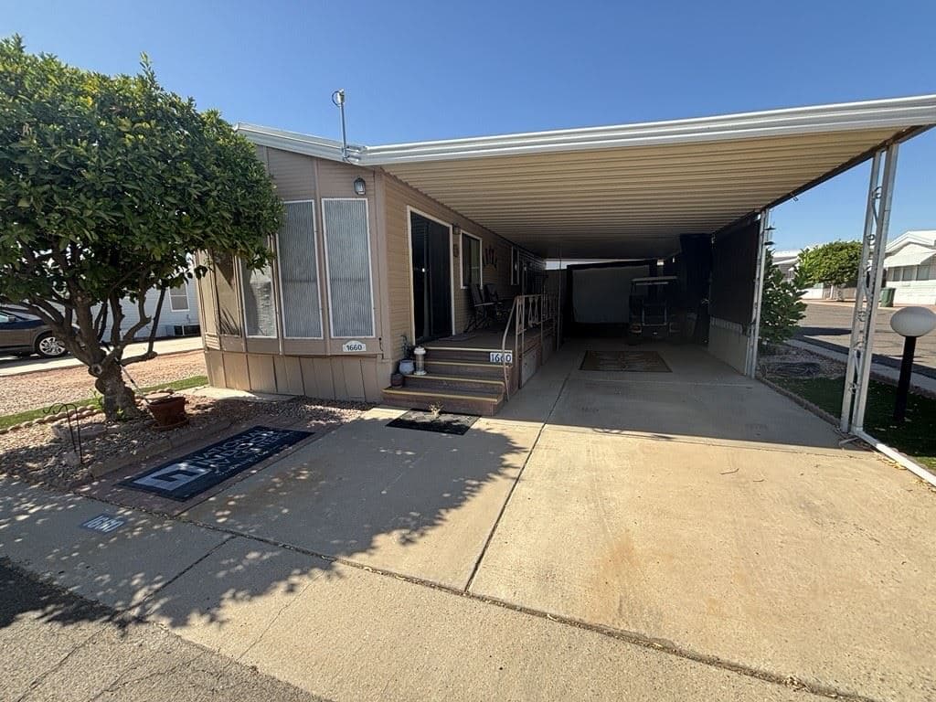 Manufactured home in Mesa, AZ 85207