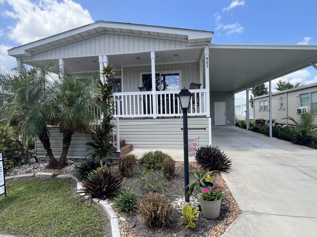 Manufactured home in Vero Beach, FL 32966
