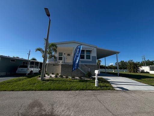 Manufactured home in Nokomis, FL 34275