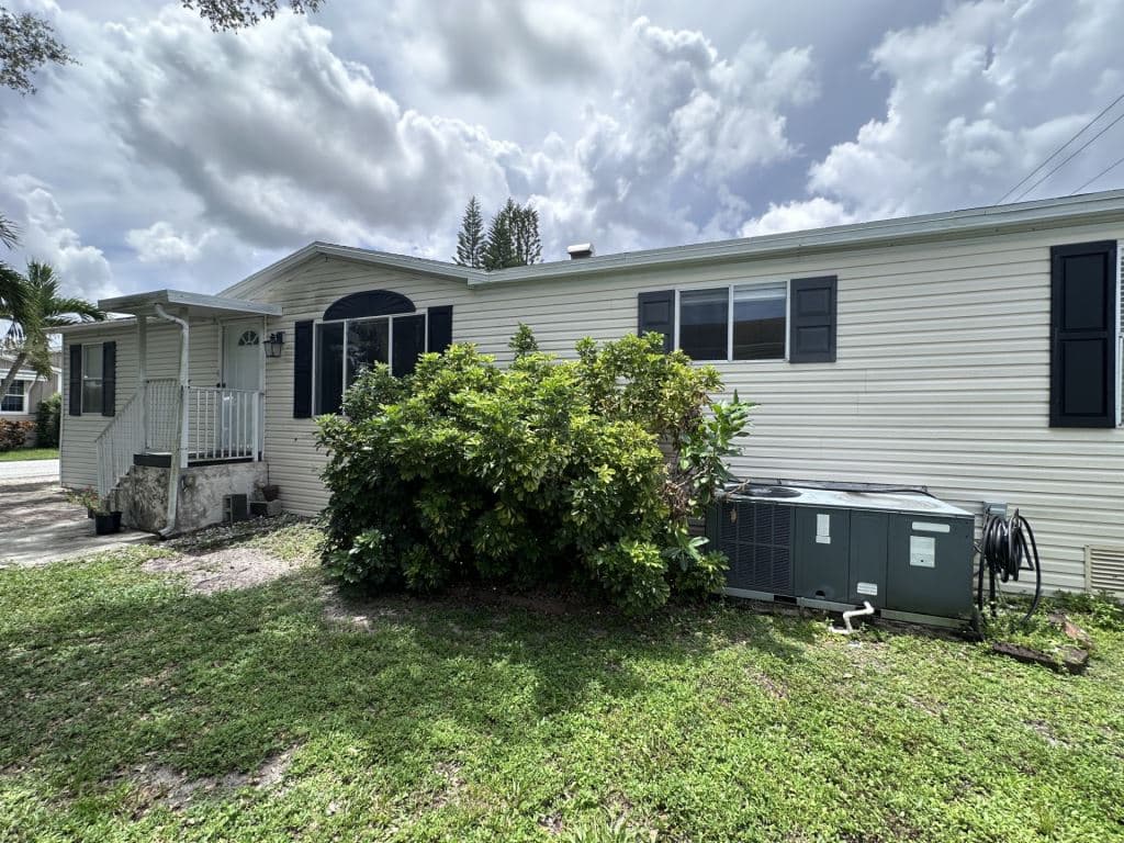 Manufactured home in Margate, FL 33063