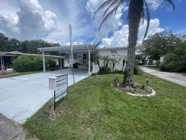 Manufactured home in Leesburg, FL 34788