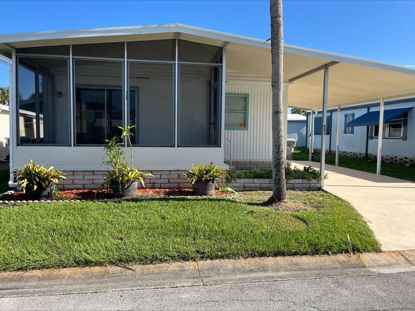 Manufactured home in Vero Beach, FL 32966