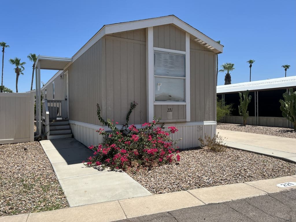 Manufactured home in Mesa, AZ 85206