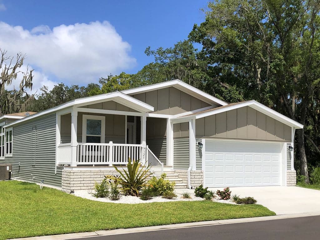 Manufactured home in Elkton, FL 32033