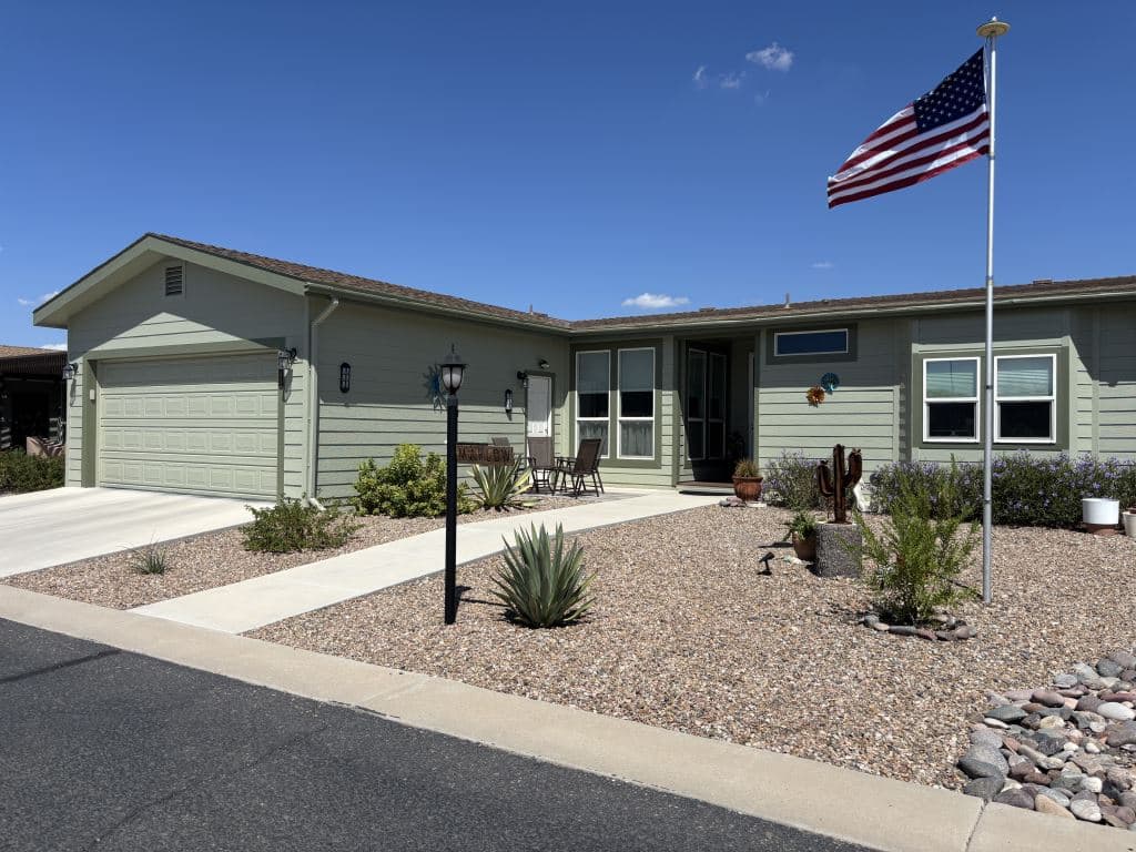Manufactured home in Apache Junction, AZ 85119