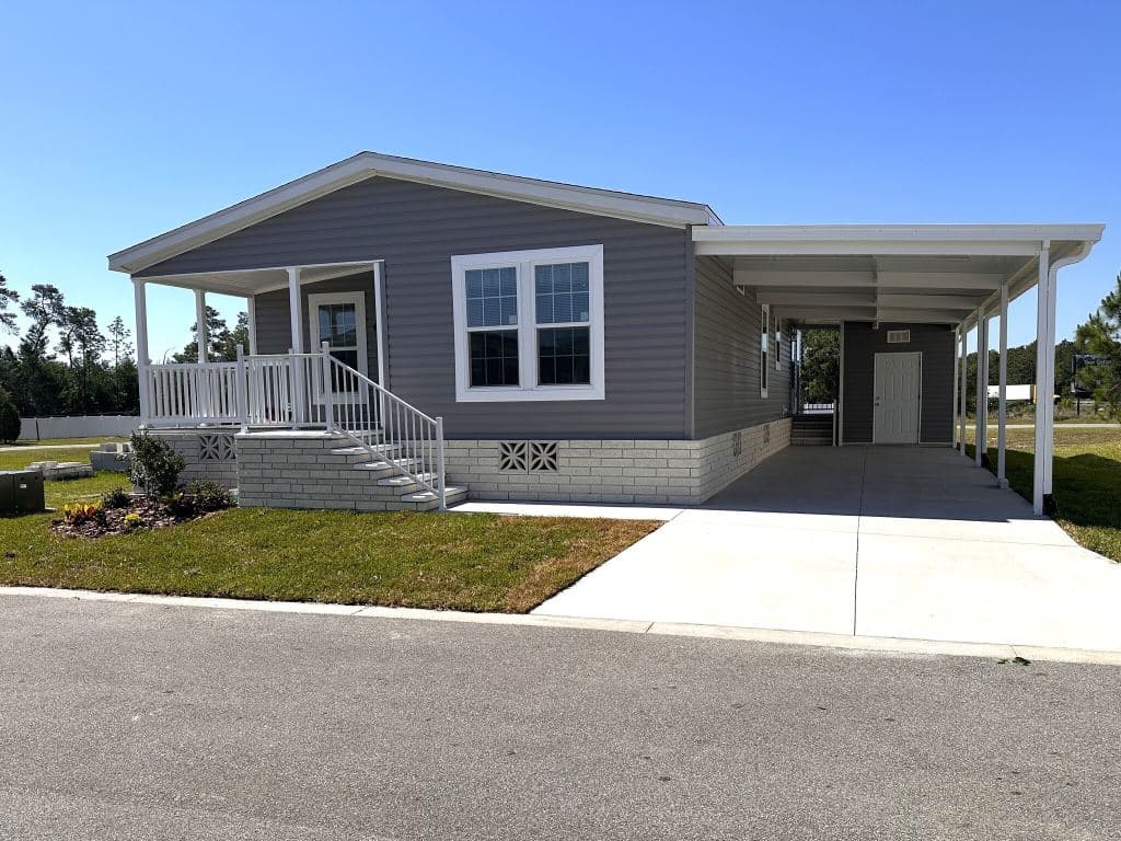 Manufactured home in Ocala, FL 34476