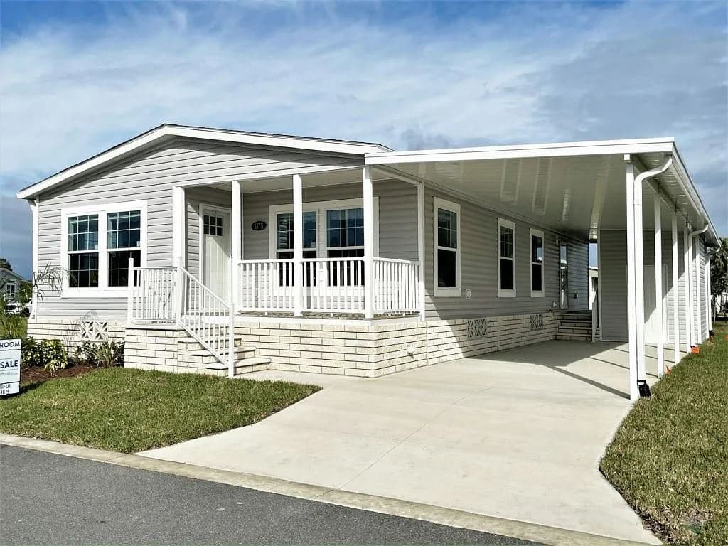 Manufactured home in Ocala, FL 34476