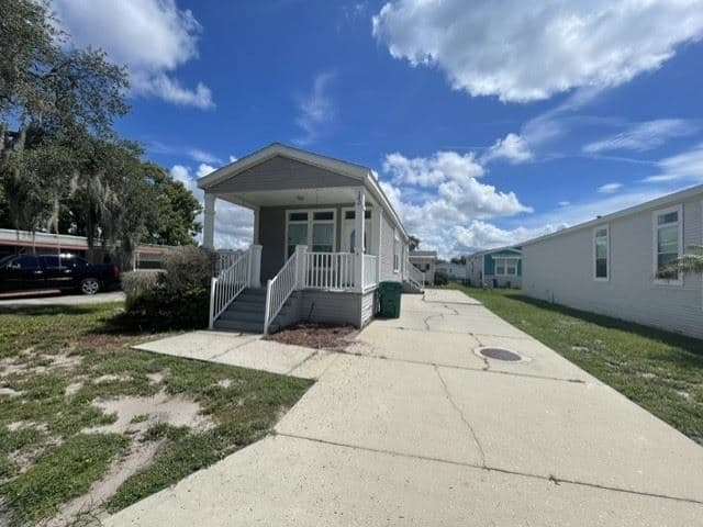 Manufactured home in Leesburg, FL 34788
