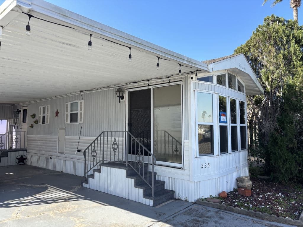 Manufactured home in Weslaco, TX 78596