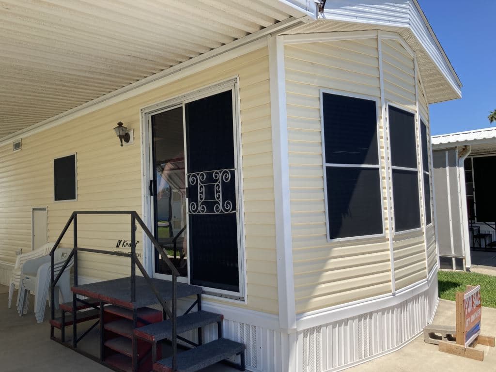 Manufactured home in Weslaco, TX 78596