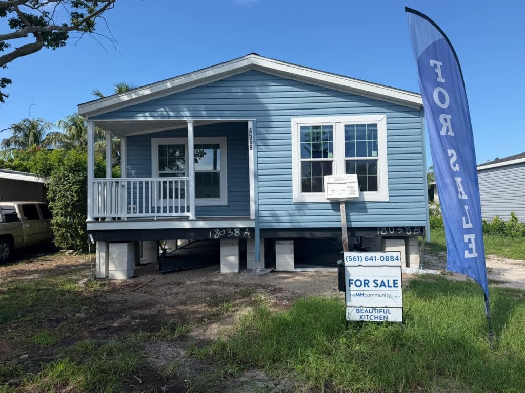 Manufactured home in Lake Worth, FL 33463