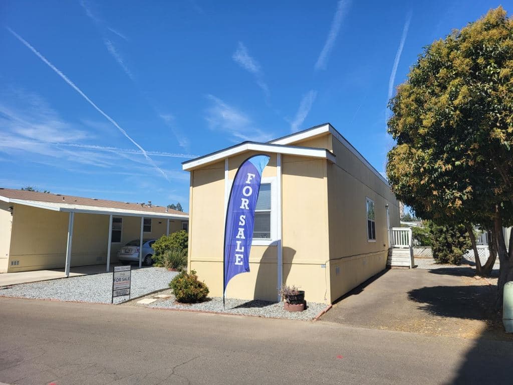 Manufactured home in Visalia, CA 93291