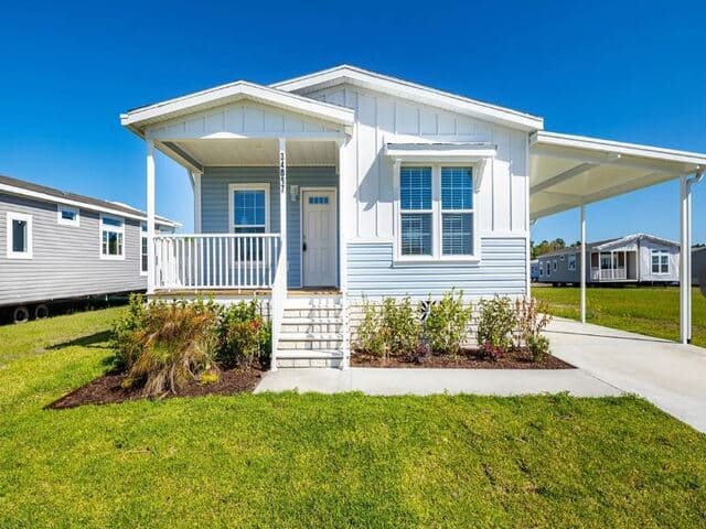 Manufactured home in Largo, FL 33771