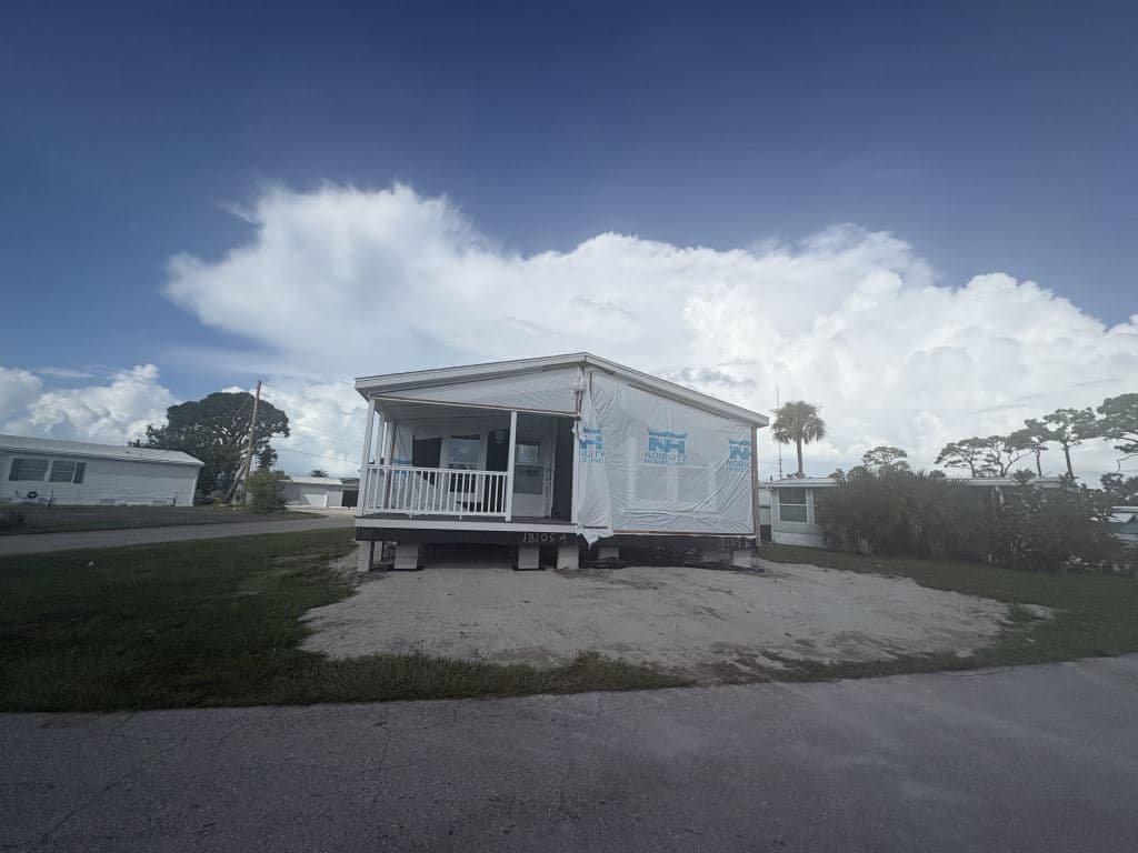Manufactured home in Nokomis, FL 34275