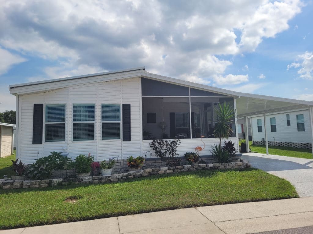 Manufactured home in Zephyrhills, FL 33540