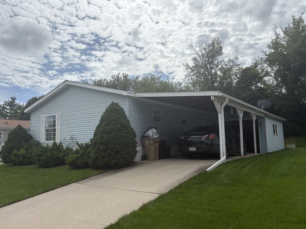 Manufactured home in Pleasant Prairie, WI 53158