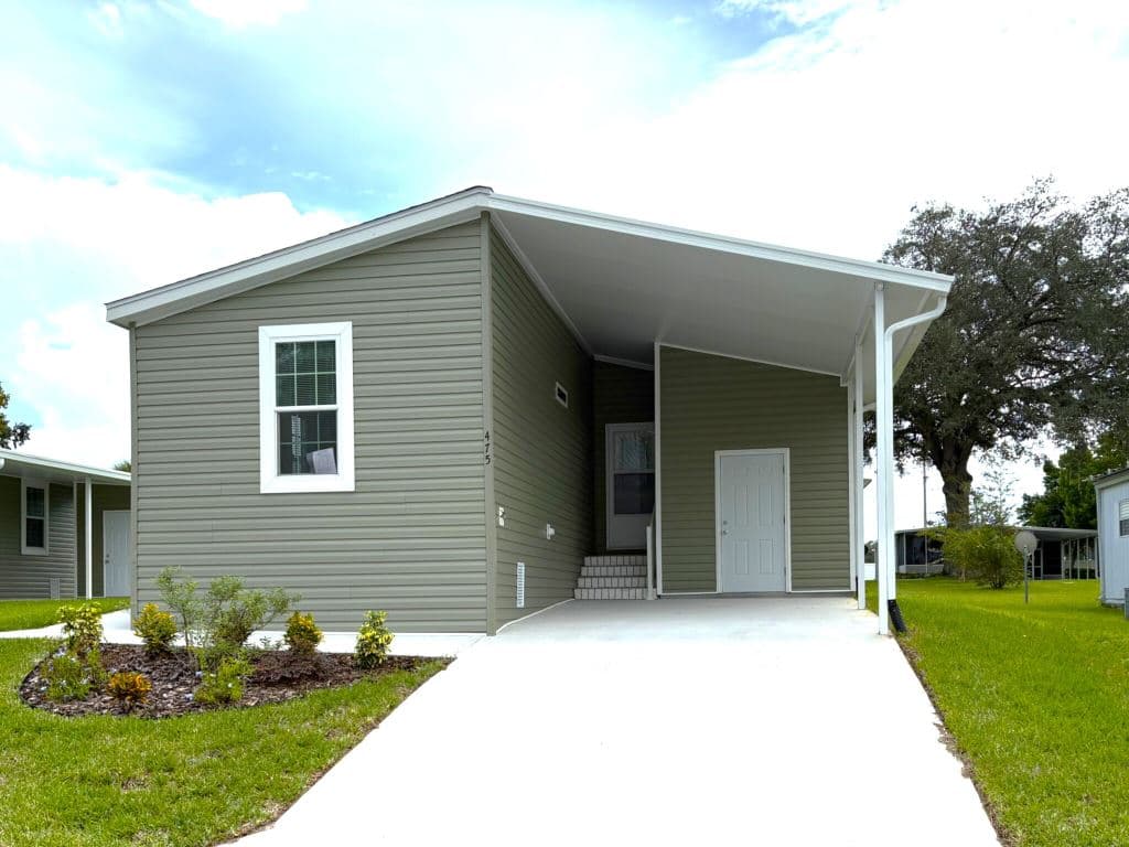 Manufactured home in Ocala, FL 34479