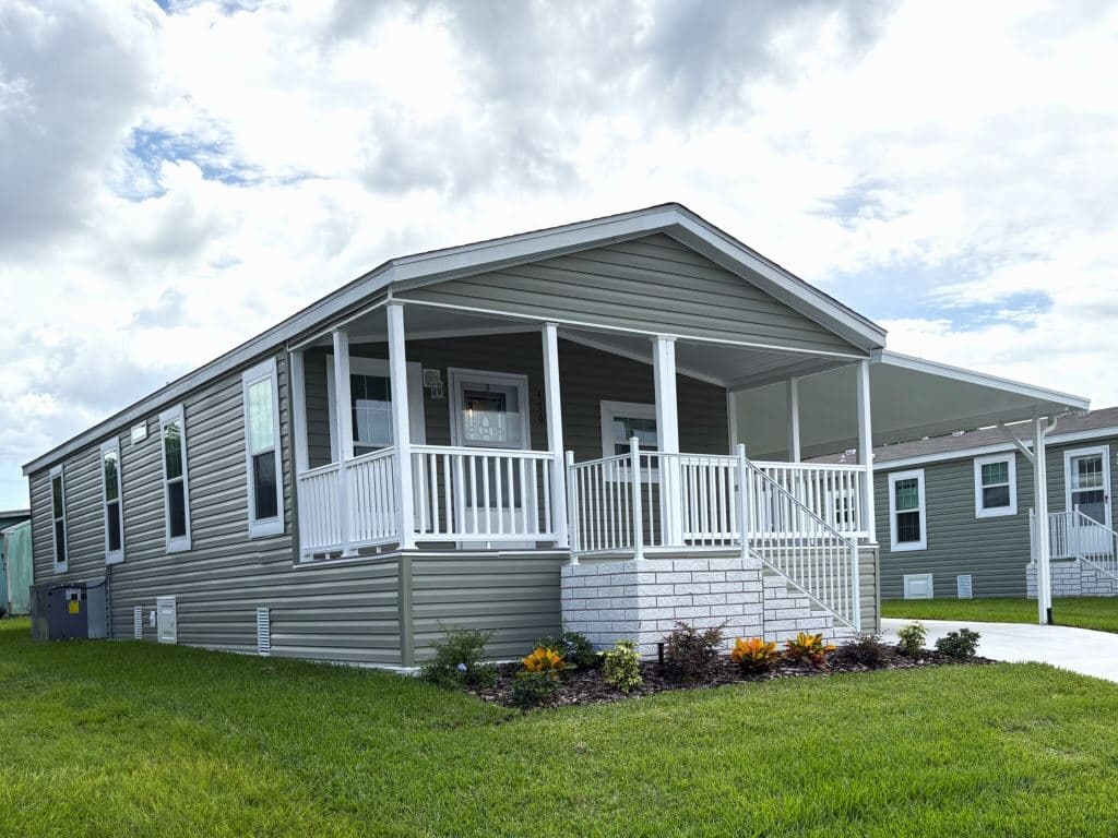 Manufactured home in Ocala, FL 34479