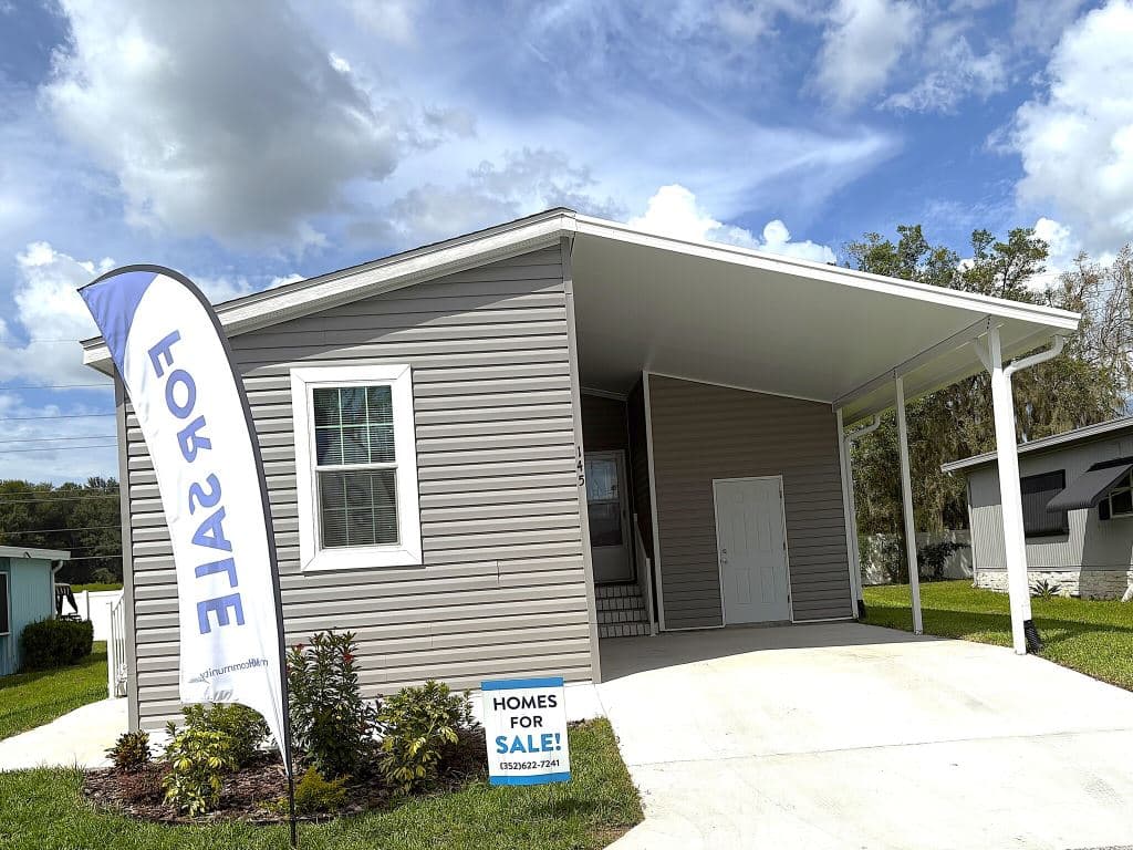 Manufactured home in Ocala, FL 34479
