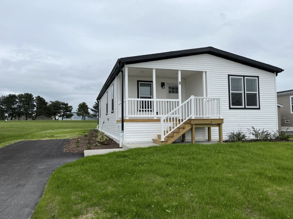 Manufactured home in Beecher, IL 60401