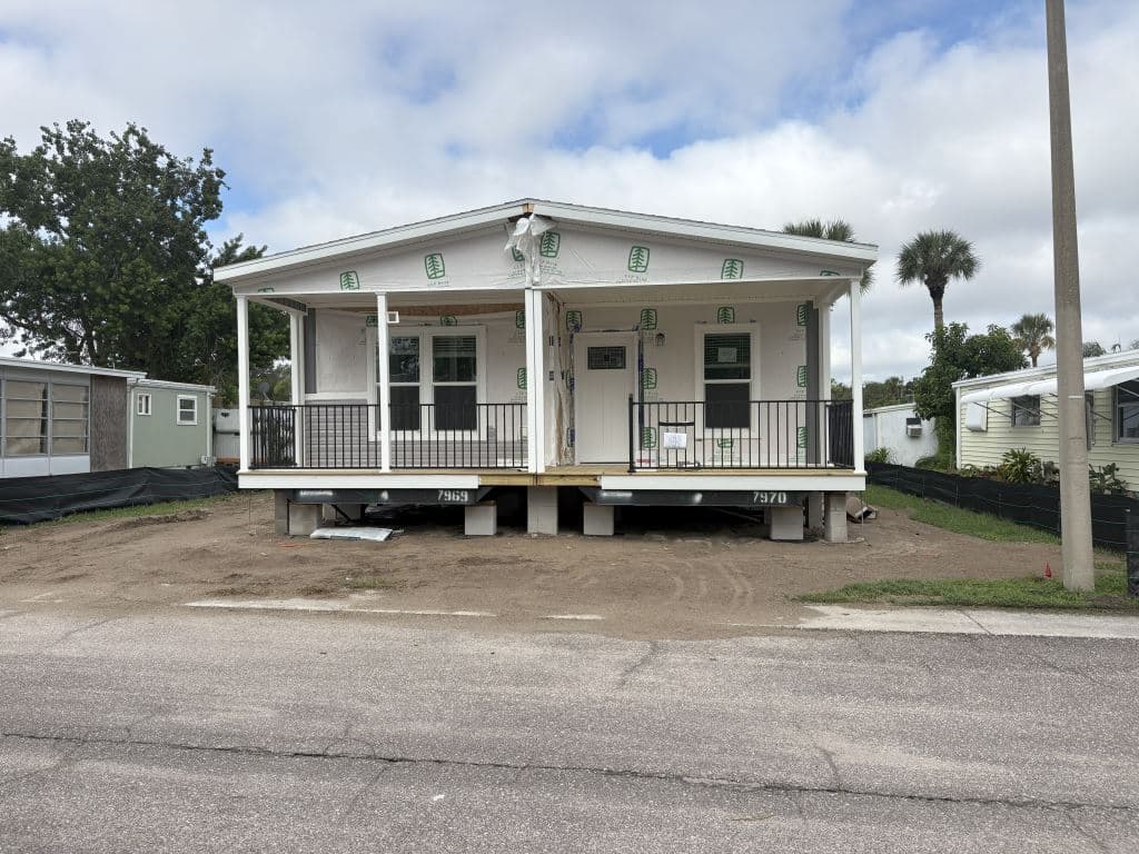 Manufactured home in Largo, FL 33771