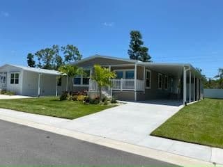 Manufactured home in Port Orange, FL 32129