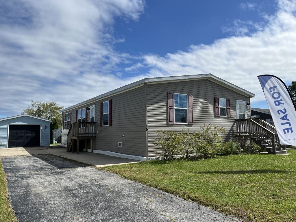 Manufactured home in Beecher, IL 60401
