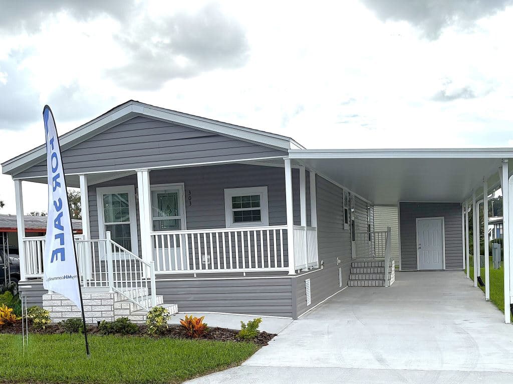 Manufactured home in Ocala, FL 34479