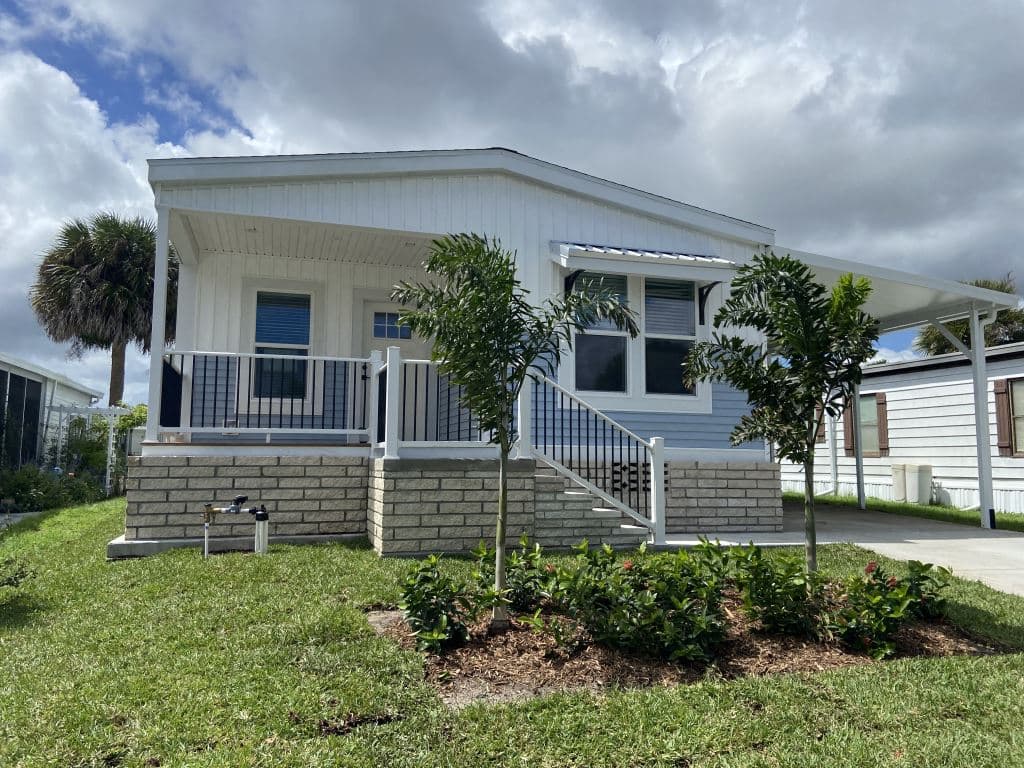 Manufactured home in Vero Beach, FL 32966