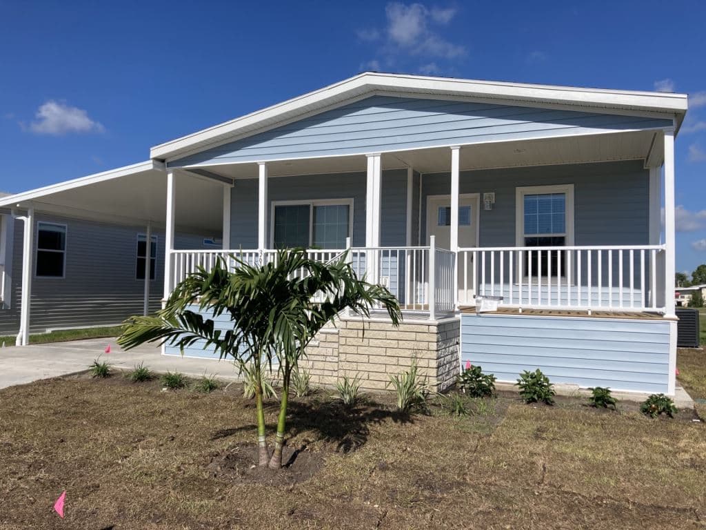 Manufactured home in Ellenton, FL 34222
