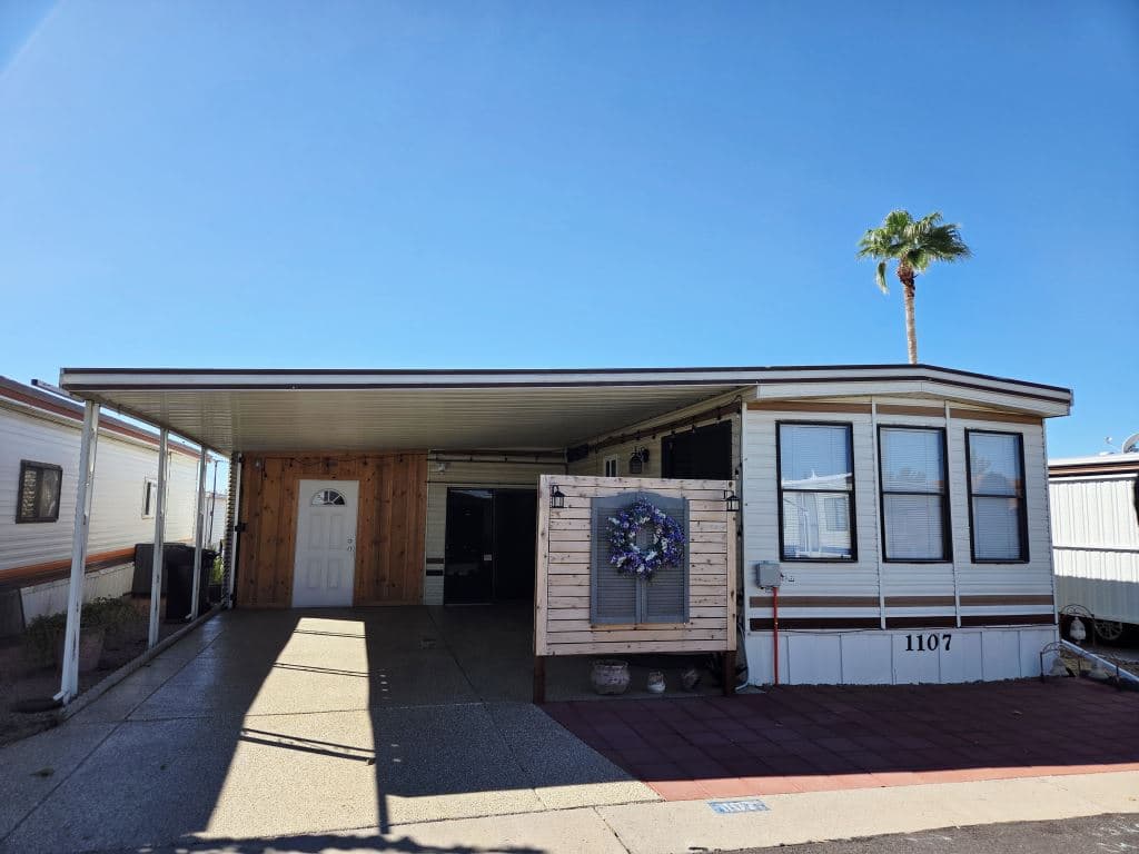 Manufactured home in Mesa, AZ 85207