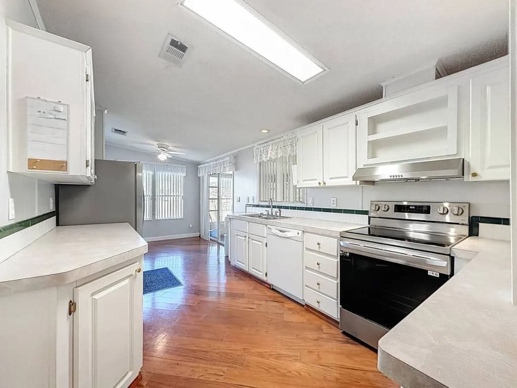 Manufactured home in Ocala, FL 34476