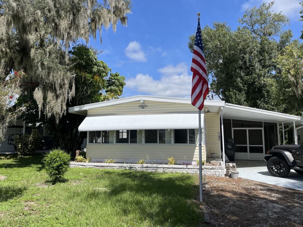 Manufactured home in Ellenton, FL 34222