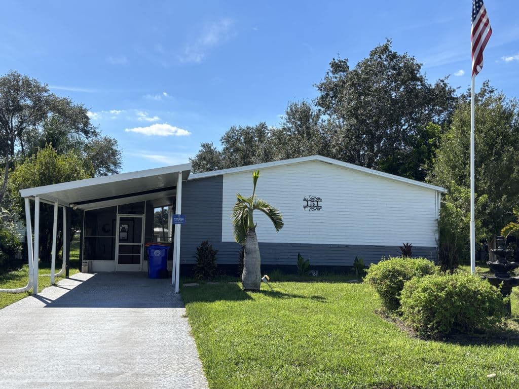 Manufactured home in Vero Beach, FL 32966