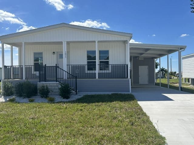 Manufactured home in N. Ft. Myers, FL 33917