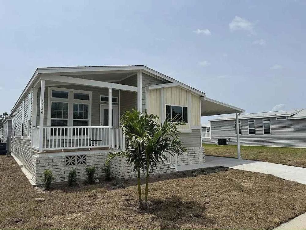 Manufactured home in Ellenton, FL 34222