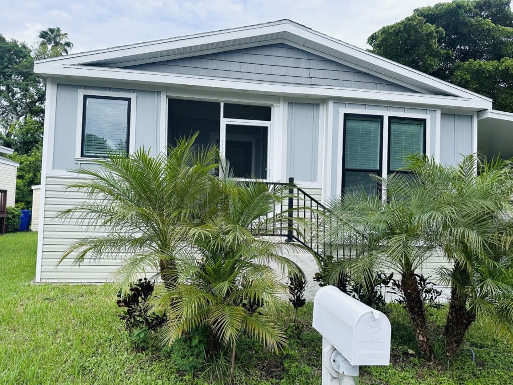 Manufactured home in Margate, FL 33063