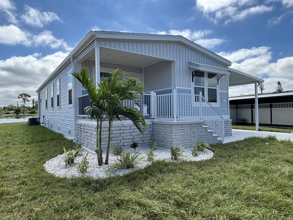Manufactured home in N. Fort Myers, FL 33903