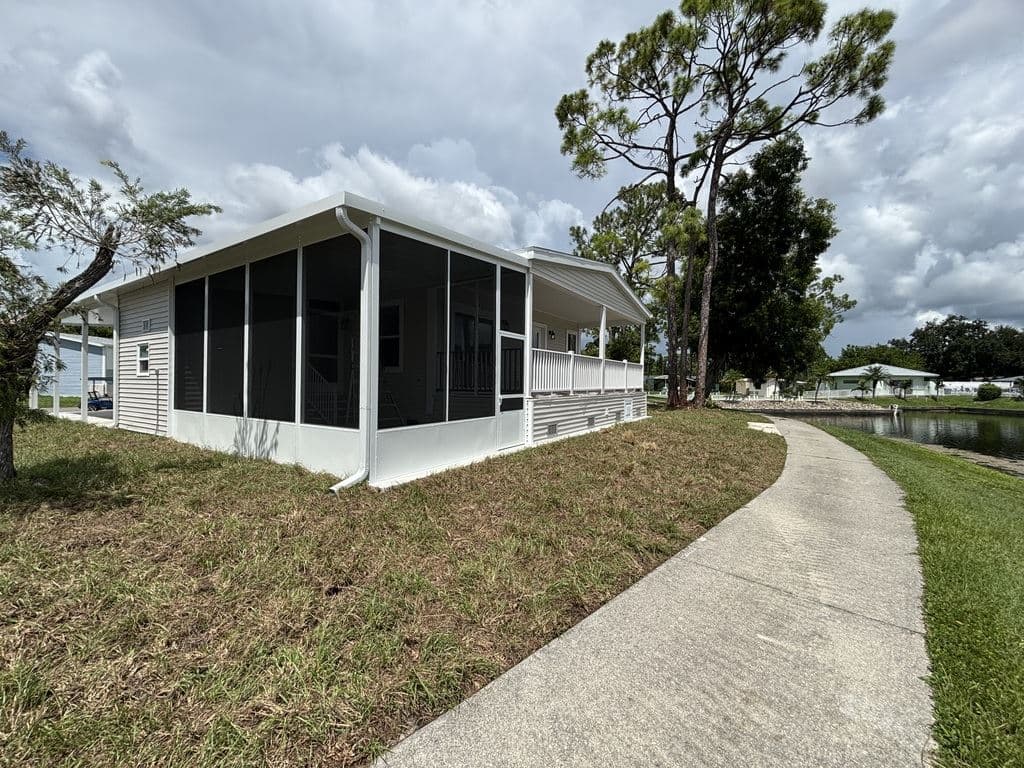 Manufactured home in N. Fort Myers, FL 33903