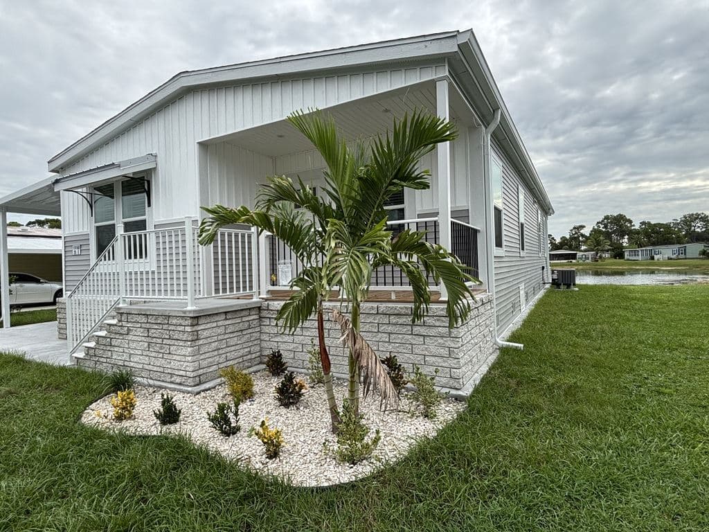 Manufactured home in N. Fort Myers, FL 33903