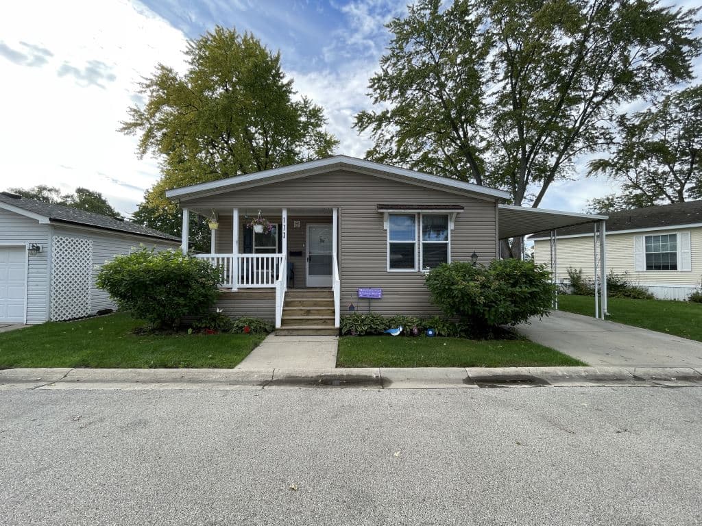 Manufactured home in Elgin, IL 60123
