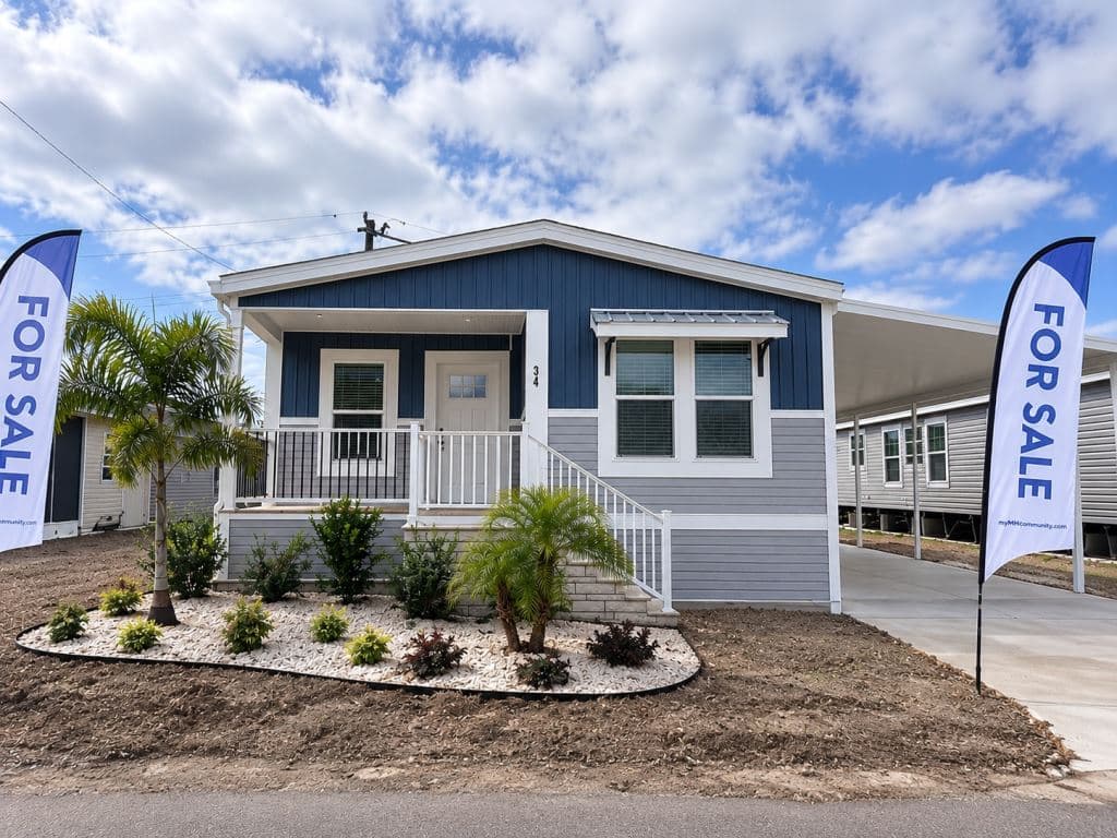 Manufactured home in Nokomis, FL 34275