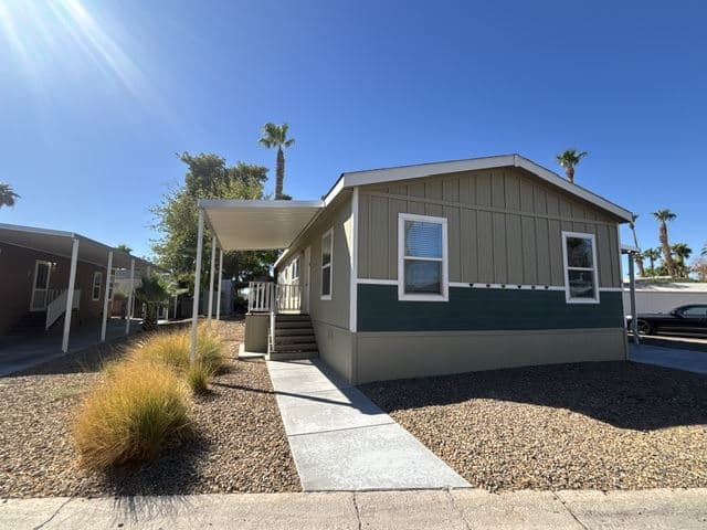 Manufactured home in Las Vegas, NV 89104