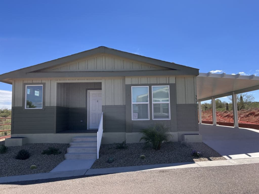 Manufactured home in Wickenburg, AZ 85390