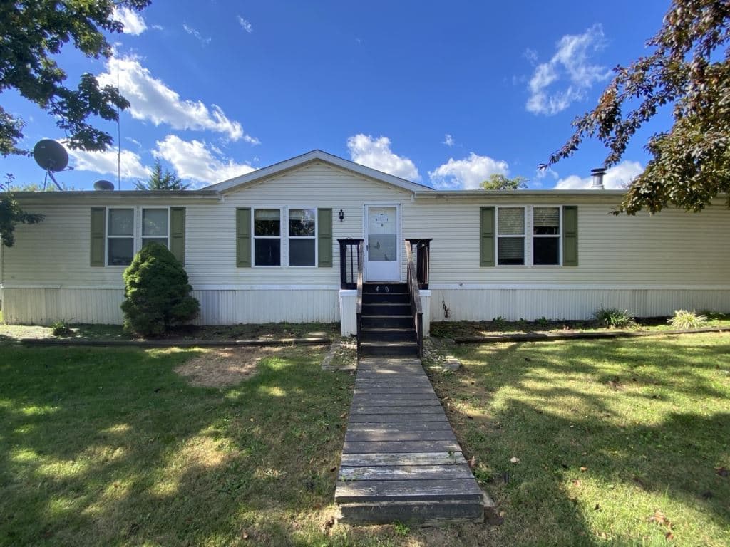 Manufactured home in Orefield, PA 18069