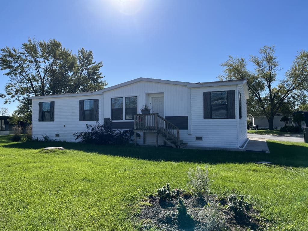 Manufactured home in Beecher, IL 60401