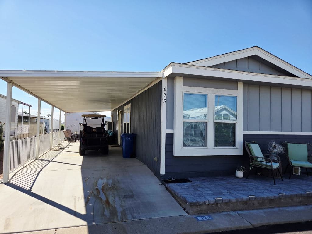 Manufactured home in Mesa, AZ 85207